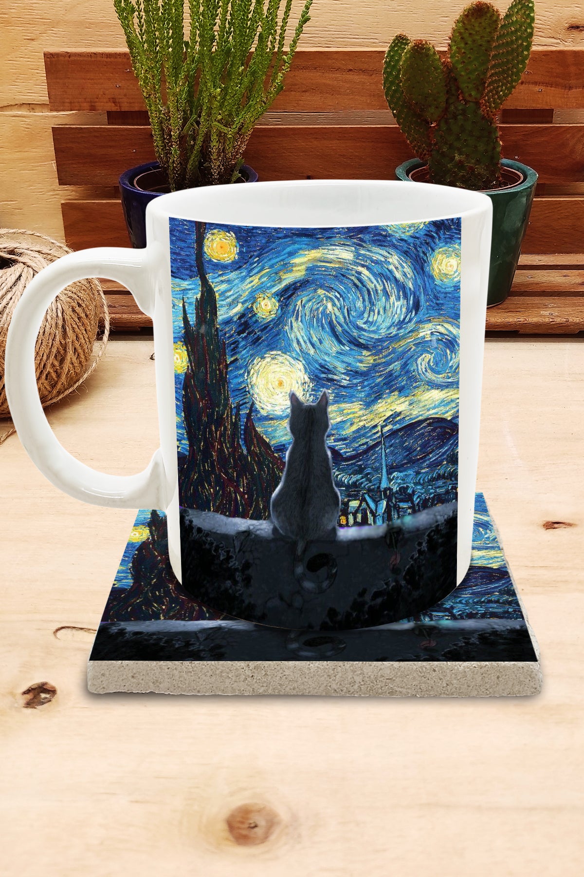 Kediler ve Sanat – Geceyi Seyreden Kedi, Van Gogh Yıldızlı Gece (The Starry Night) Kupa ve Bardak Altlığı Seti – görsel 2