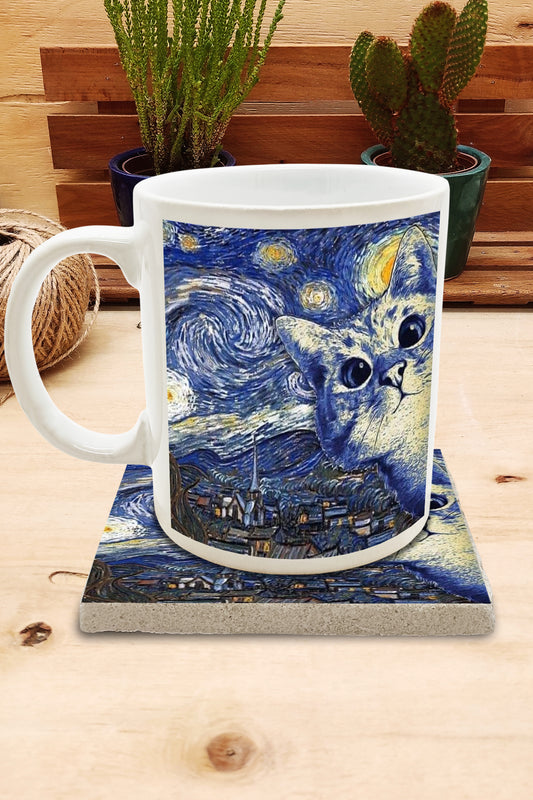 Kediler ve Sanat – Gökyüzündeki Beyaz Kedi, Van Gogh Yıldızlı Gece (The Starry Night) Kupa ve Bardak Altlığı Seti – görsel 2