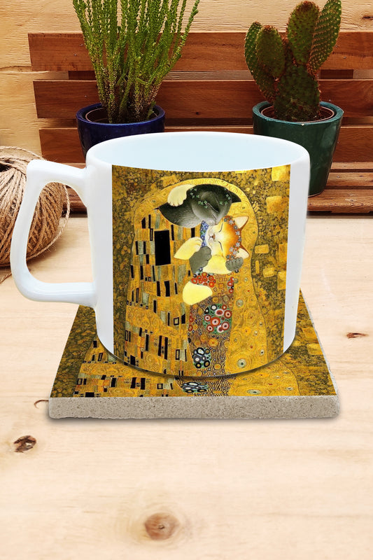 Kediler ve Sanat – Gri Kedi, Klimt Öpücük (The Kiss) Yelken Kulplu Kupa ve Bardak Altlığı Seti – görsel 2