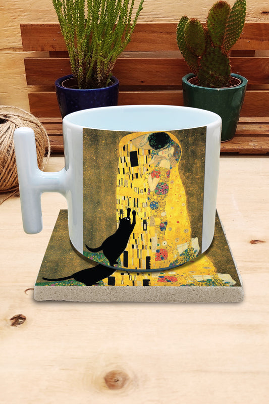 Kediler ve Sanat – Kara Kedi, Klimt Öpücük (The Kiss) T Kulplu Kupa ve Bardak Altlığı Seti – görsel 2