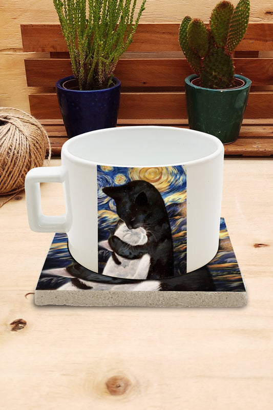 Kediler ve Sanat – Siyah Beyaz Kedi, Van Gogh Yıldızlı Gece (The Starry Night) Çay/Kahve Fincanı ve Bardak Altlığı Seti – görsel 2