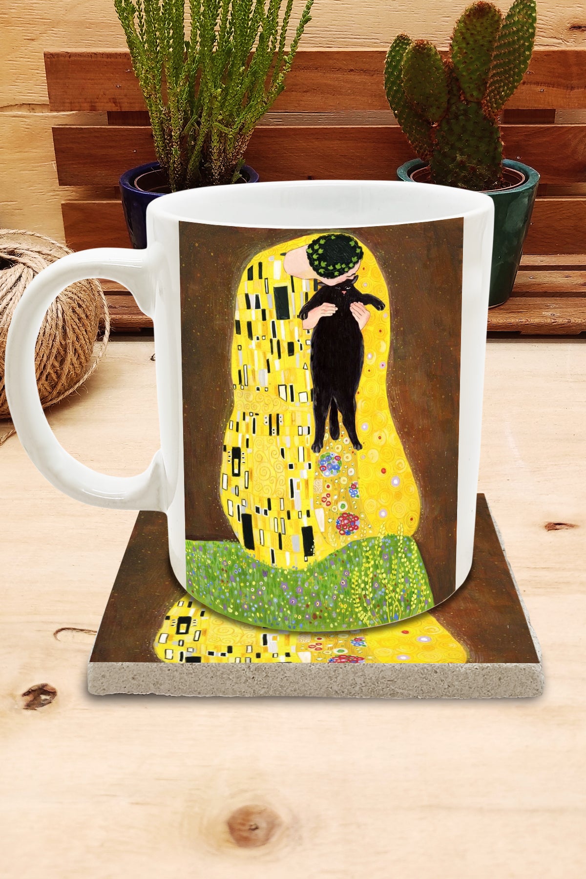 Kediler ve Sanat – Tırmanan Kara Kedi, Klimt Öpücük (The Kiss) Kupa ve Bardak Altlığı Seti – görsel 2
