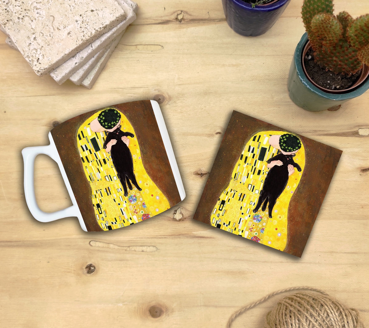Kediler ve Sanat – Tırmanan Kara Kedi, Klimt Öpücük (The Kiss) Yelken Kulplu Kupa ve Bardak Altlığı Seti