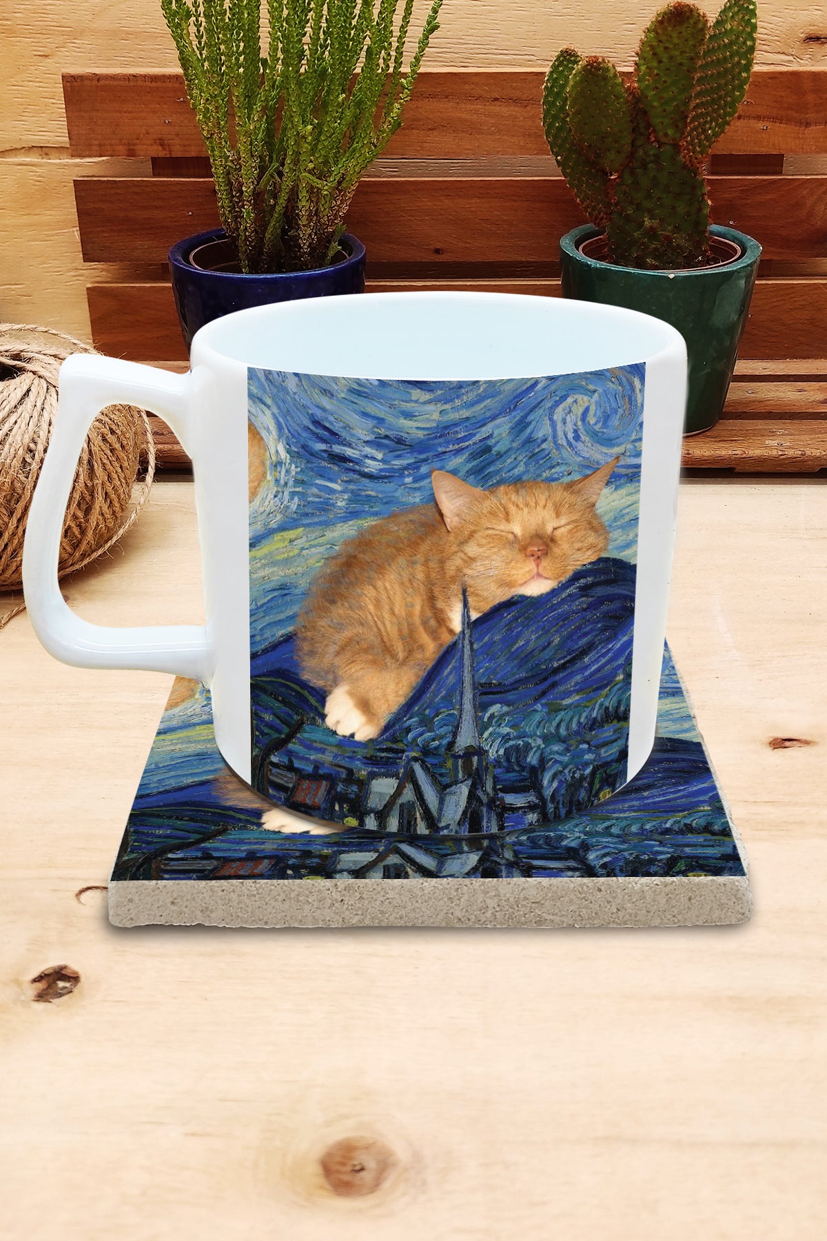Kediler ve Sanat – Uyuyan Turuncu Kedi, Van Gogh Yıldızlı Gece (The Starry Night) Yelken Kulplu Kupa ve Bardak Altlığı Seti – görsel 2