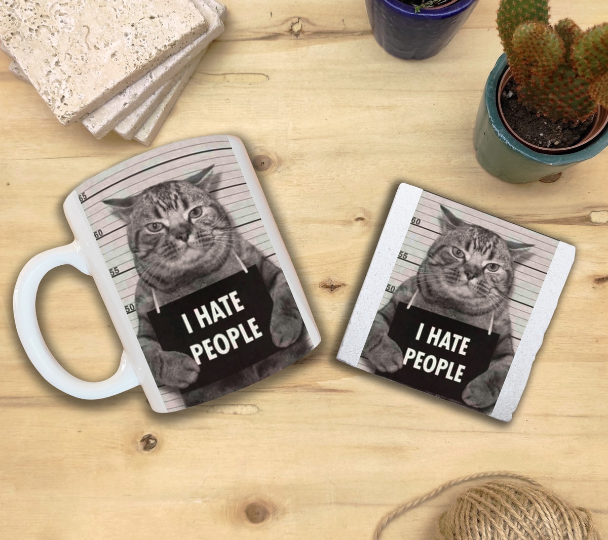 Kediler ve Sloganlar – I Hate People Kupa ve Bardak Altlığı Seti