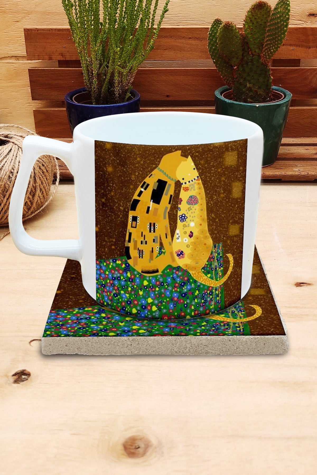 Kediler ve Sanat – Âşık Kediler, Klimt Öpücük (The Kiss) Yelken Kulplu Kupa ve Bardak Altlığı Seti – görsel 2