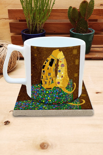 Kediler ve Sanat – Âşık Kediler, Klimt Öpücük (The Kiss) Yelken Kulplu Kupa ve Bardak Altlığı Seti – görsel 2