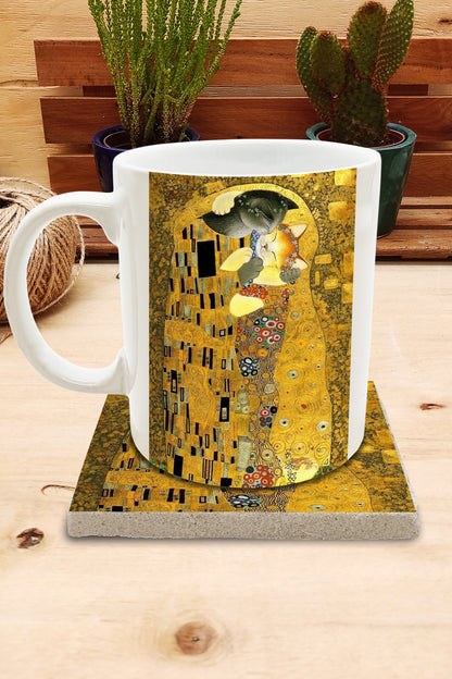 Kediler ve Sanat – Gri Kedi, Klimt Öpücük (The Kiss) Kupa ve Bardak Altlığı Seti – görsel 2
