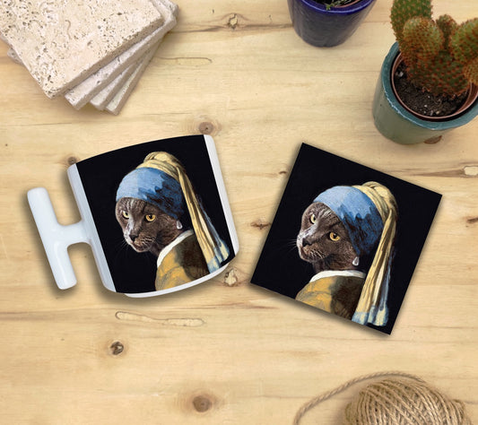 Kediler ve Sanat – Gri Kedi, Vermeer İnci Küpeli Kız (Girl with a Pearl Earring) T Kulplu Kupa ve Bardak Altlığı Seti