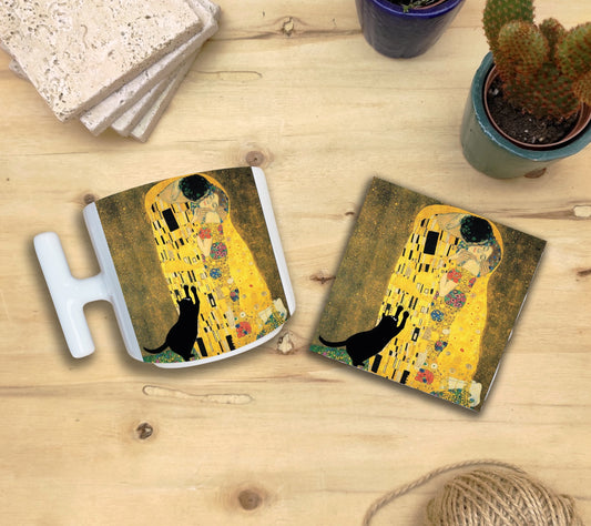Kediler ve Sanat – Kara Kedi, Klimt Öpücük (The Kiss) T Kulplu Kupa ve Bardak Altlığı Seti