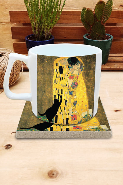 Kediler ve Sanat – Kara Kedi, Klimt Öpücük (The Kiss) Yelken Kulplu Kupa ve Bardak Altlığı Seti – görsel 2