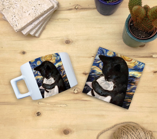 Kediler ve Sanat – Siyah Beyaz Kedi, Van Gogh Yıldızlı Gece (The Starry Night) Çay/Kahve Fincanı ve Bardak Altlığı Seti