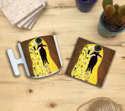 Kediler ve Sanat – Tırmanan Kara Kedi, Klimt Öpücük (The Kiss) T Kulplu Kupa ve Bardak Altlığı Seti
